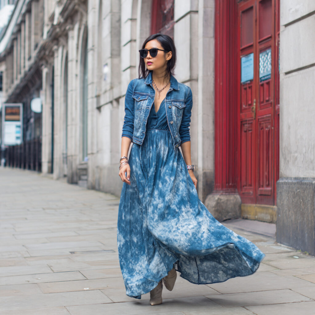 22 Best Fall Transition Outfits Ideas for Effortless Summer-to-Autumn Style 7 Denim Jacket over Maxi Sundress
